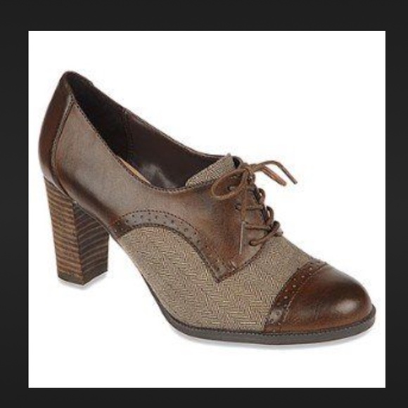 Etienne Aigner Shoes - Classic Etienne Aigner Oxford Heels